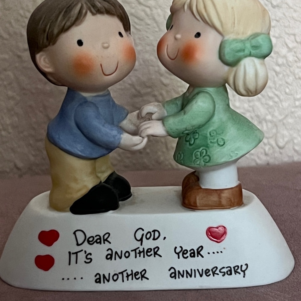 Anniversary Couple Figurine with Green and Blue Outfits